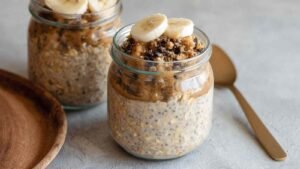 Brown sugar overnight oats in mason jar with banana slices and cinnamon